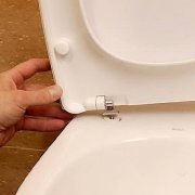 Закрепване на капака на тоалетната: как да премахнете стария и да инсталирате правилно новия
