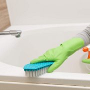 Как да почистите акрилна вана у дома