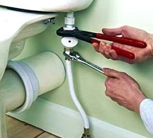 Монтаж и закрепване на резервоар към тоалетна чиния: вграден, окачен и за тоалетна чиния компактен