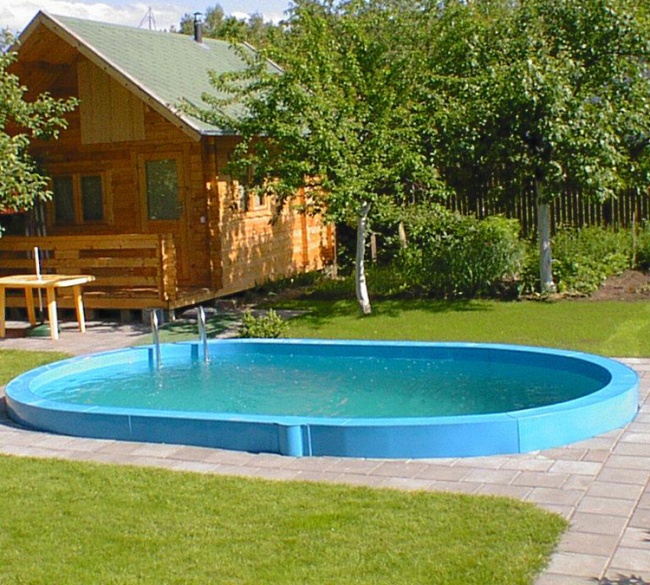 Вилен парцел с дървена къща и басейн