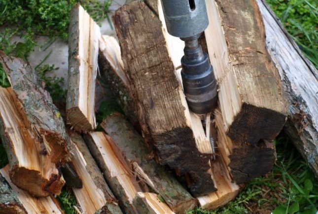 Рязане на дърва със свредло