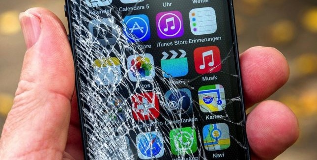 смартфон от счупено стъкло