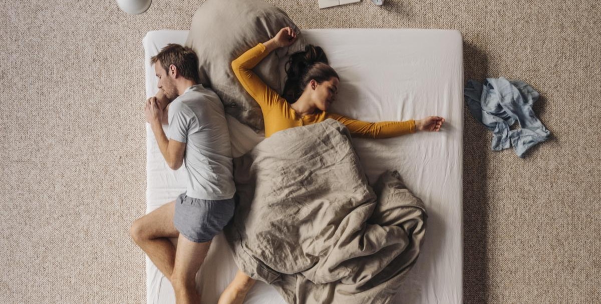 Че поза, в която спите заедно, говори за вашата връзка
